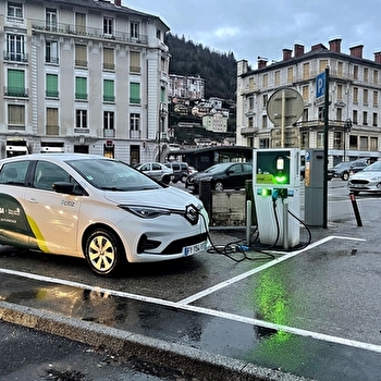 Borne de recharge électrique - Saint-Claude, Place du 9 Avril - SAINT-CLAUDE