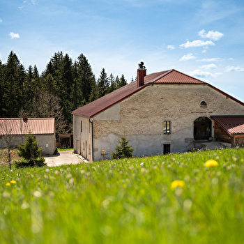 Refuge Sous La Joux - Gîte La Cahute - LES MOUSSIERES