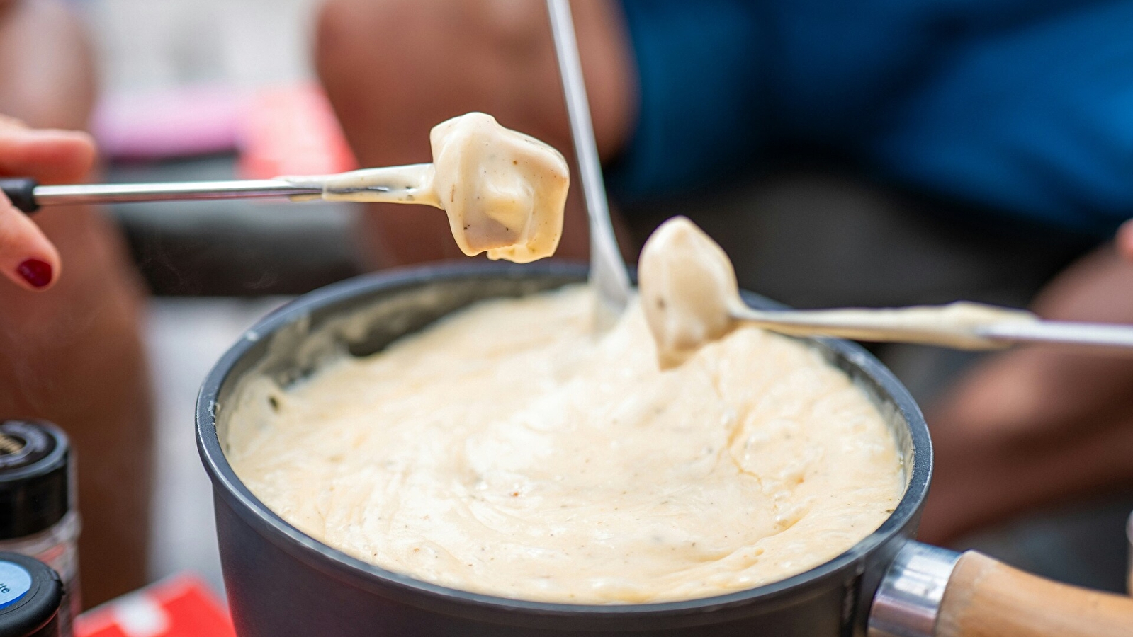 Ecole de ski du Haut-Jura - Les Moussières :  journée rando-fondue