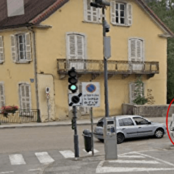 Borne de recharge électrique - Saint-Claude, 2 Place de la Halle - SAINT-CLAUDE